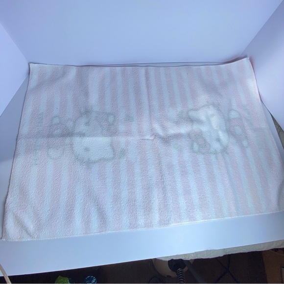 Hello Kitty Pink and White BNWT microfiber towel - Picture 5 of 5